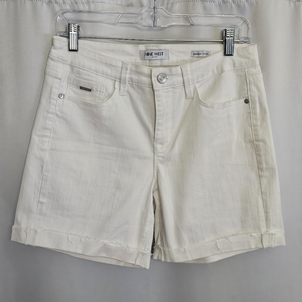 Women's Nine West size 6 white denim shorts modest